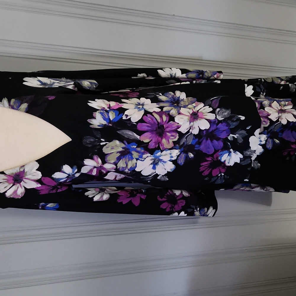 Tommy Bahama BRAND NEW! Black Floral Dress with A Ruffled Ending. - Picture 3 of 8